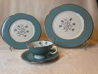 Elegant Dinnerware Lenox China Kingsley pattern 32 pieces / 8 settings