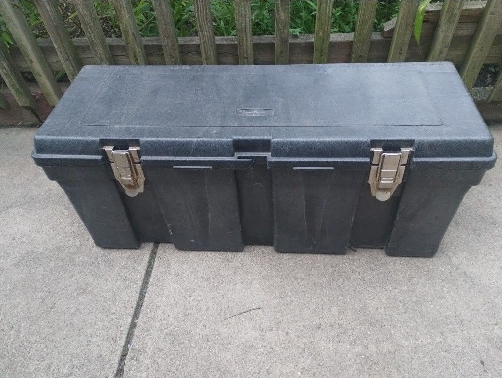 Rubbermaid Tool Chest 