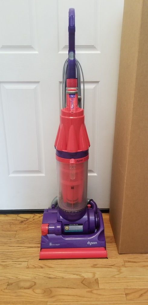 NEW DYSON DC 7 VACUUM WITH ATTACHMENTS  AMAZING POWER SUCTION  WORKS EXCELLENT  IN THE BOX