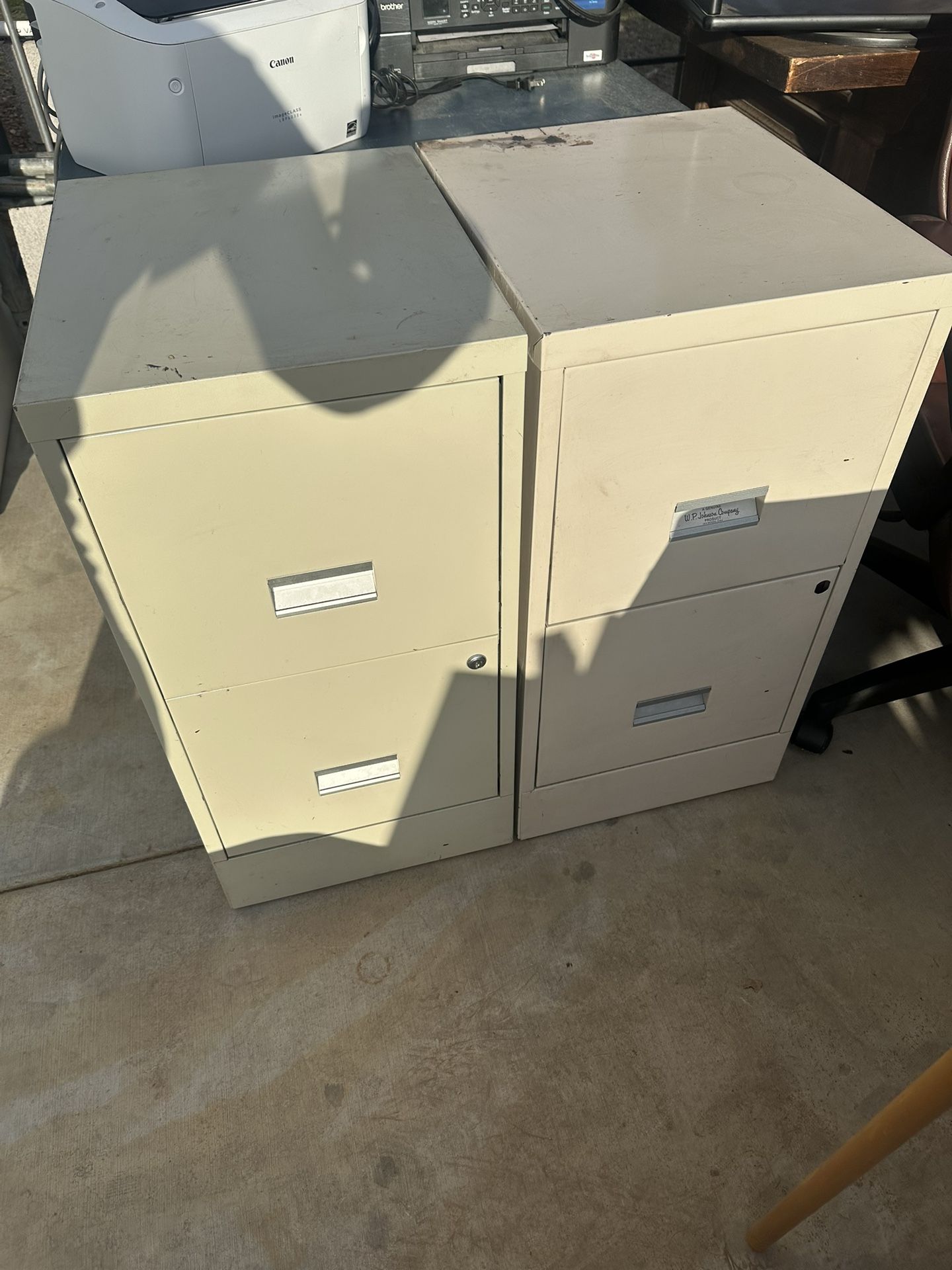 Filing Cabinets 2 For 25$