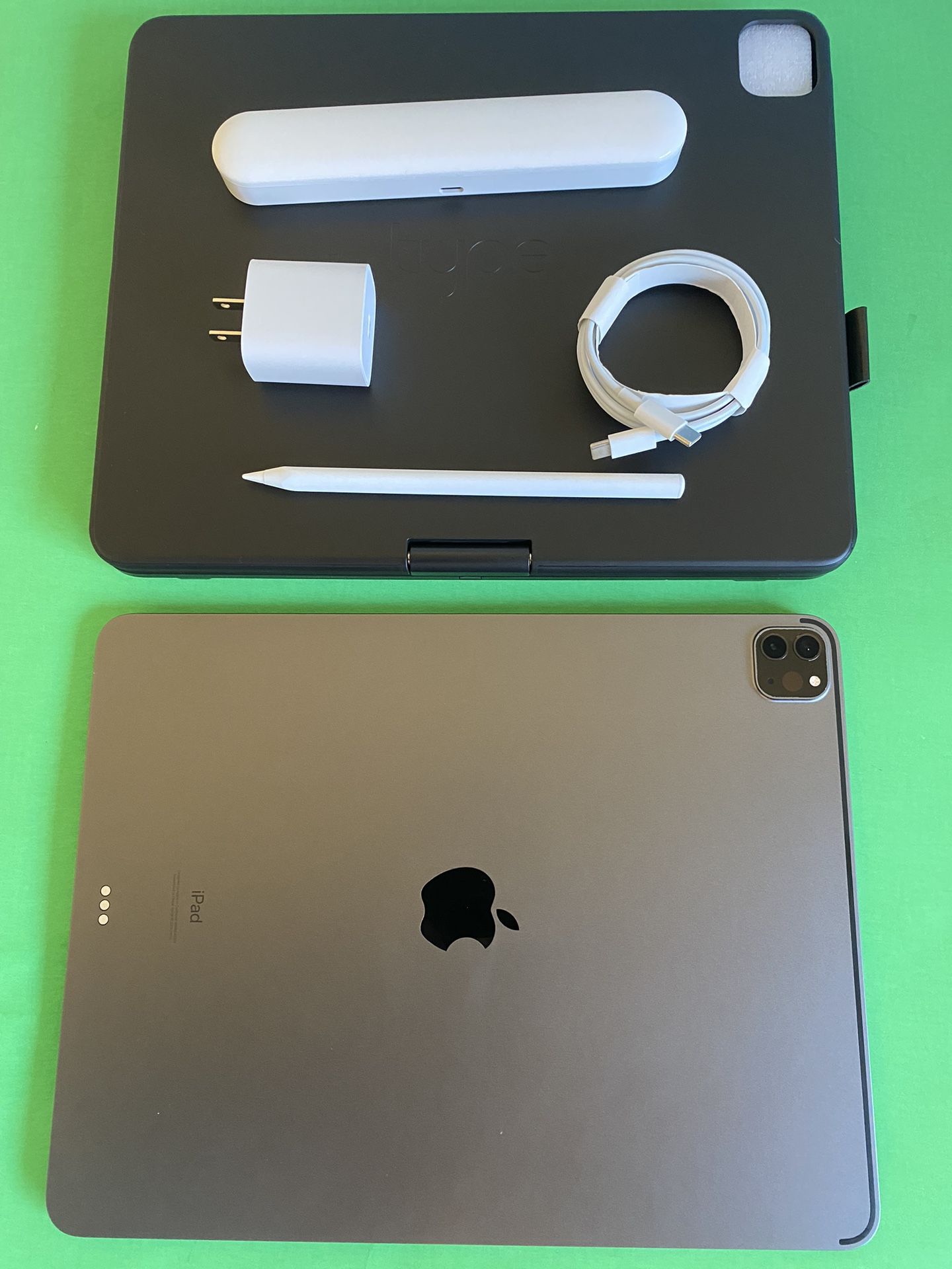 256GB Apple IPad Pro 12.9” 5th Generation ( 2021 Model / M1 chip
