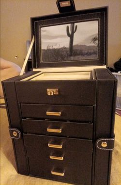 Brand new travel jewelry box