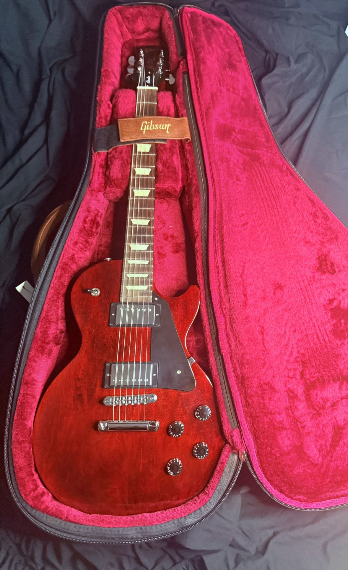 2020 Gibson Les Paul Studio Wine Red Mint Condition!!