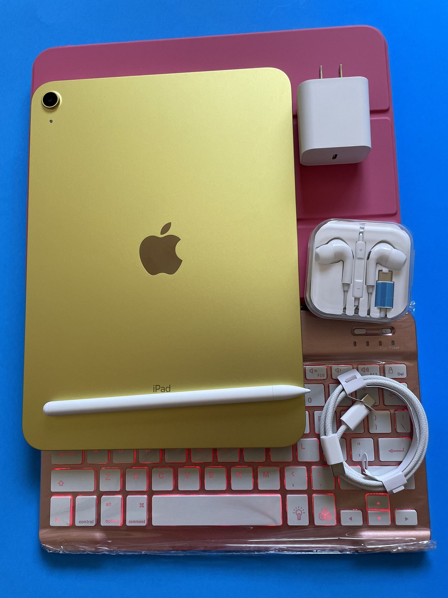 256gb Apple IPad 10th Generation (10.9” Liquid Retina / Latest 2022 ) with pen, keyboard, case & Accessories (warranty 04/2025)