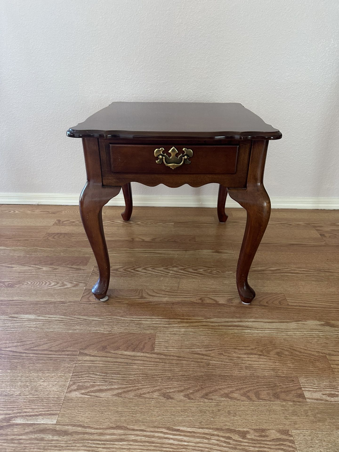 Queen Anne End Table