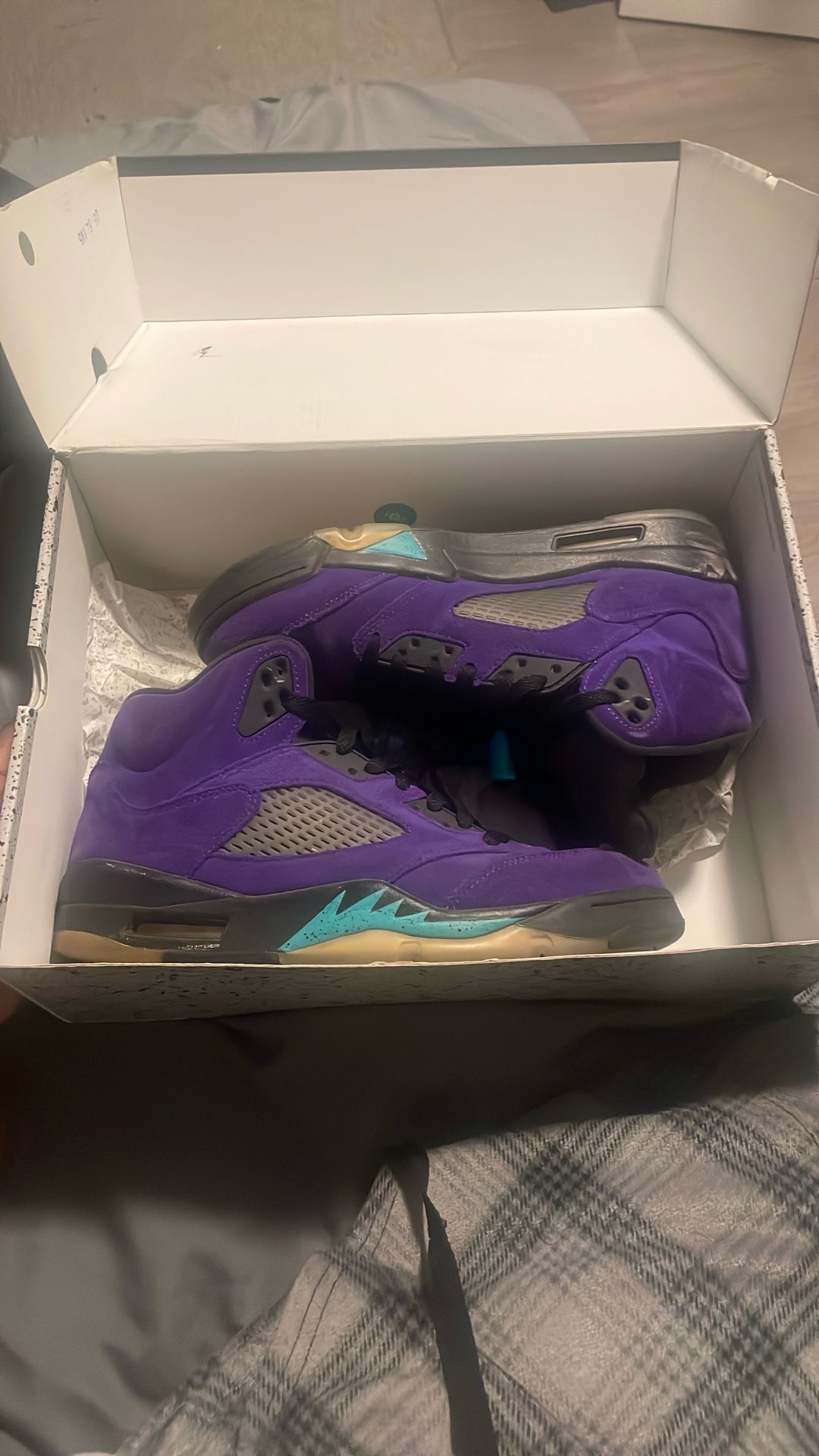 Jordan 5 Grapes Purple,black,dark Blue Kinda Of Size 8.5