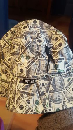 Hustler hat $