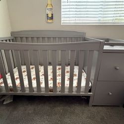 6 in 1 convertible crib & changing station