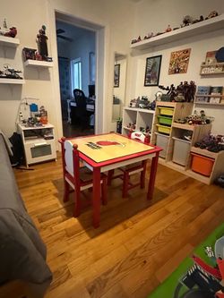 Kid room table