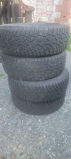 15' (195 65 15) STUDDED WINTER TIRES (on a Honda civic)