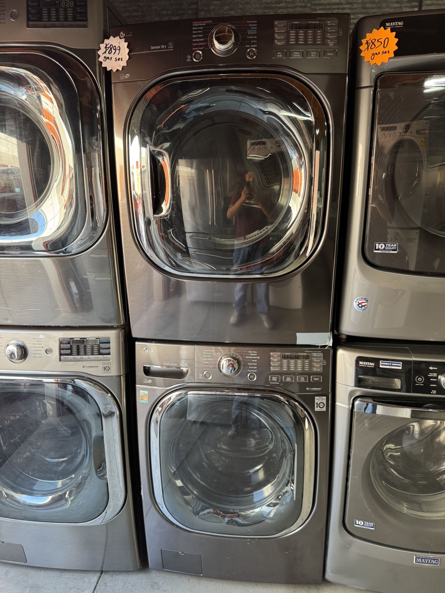 LG WASHER AND GAS DRYER FRONT LOAD SET