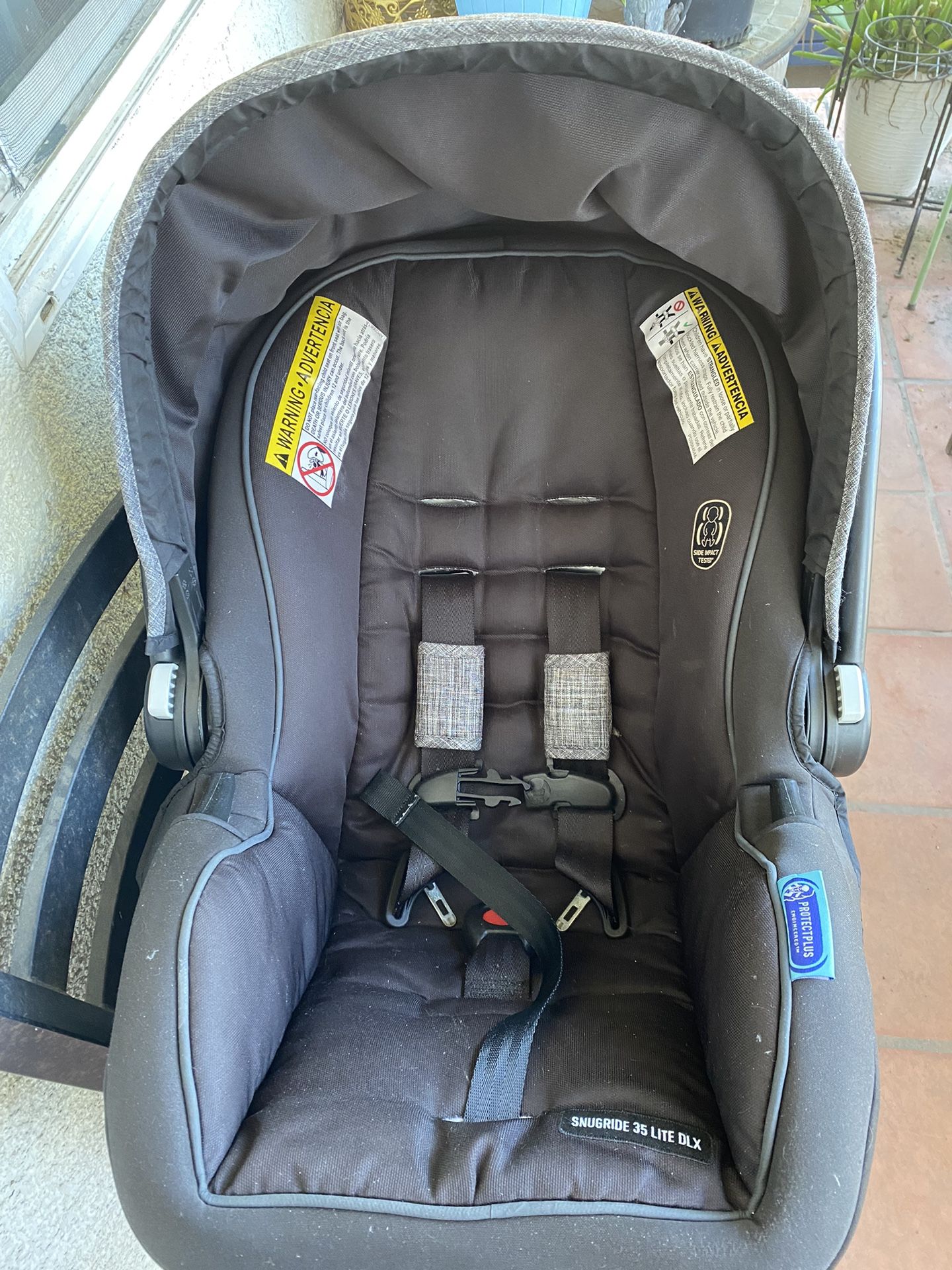 Graco snugride 35 lite dlx infant car seat