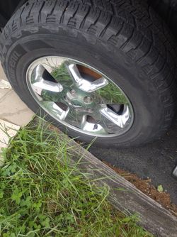 2006 Ford explorer wheel and tire 17 in