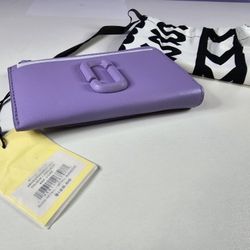 Marc Jacobs The Covered J Marc Top Zip Wallet (Lilac)