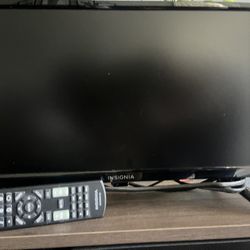 19” Insignia TV And Remote 