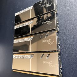 32GB DDR4 G SKILL TRIDENT Z ROYAL 4x8 3600MHz