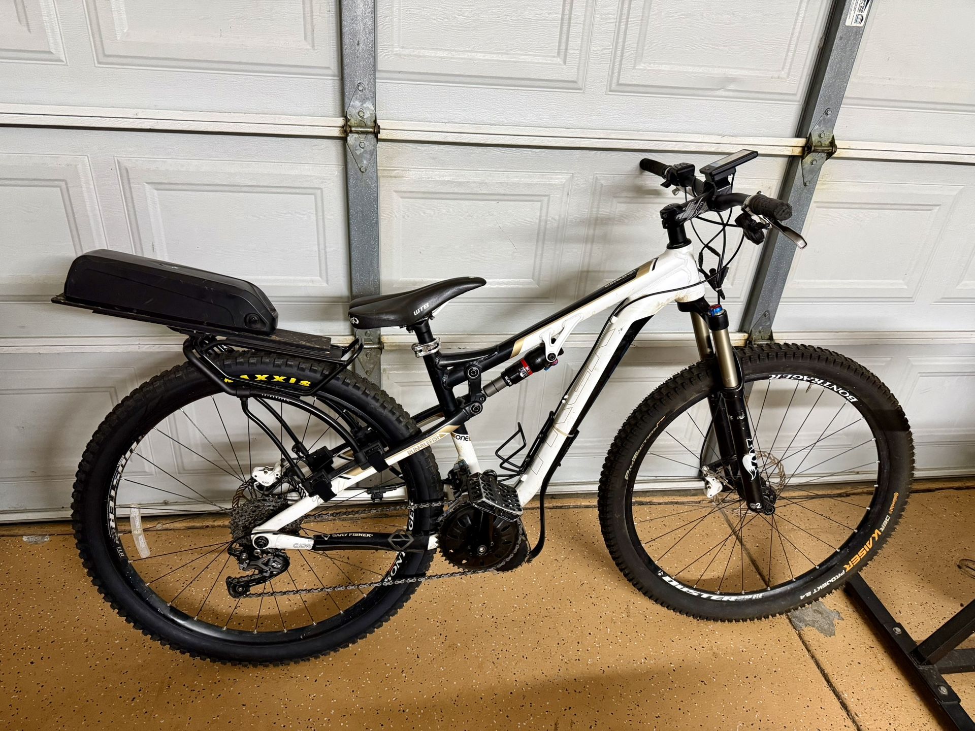 Trek RUMBLEFISH Electric Mountain Bike Size 29