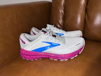 Brooks Adrenaline GTS 22 running shoes in the "Brilliant Leopard" women’s 11