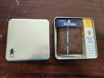 New Stafford Men's Genuine Leather Data Protection Trifold Wallet with Zip Pocket in Presentation Tin