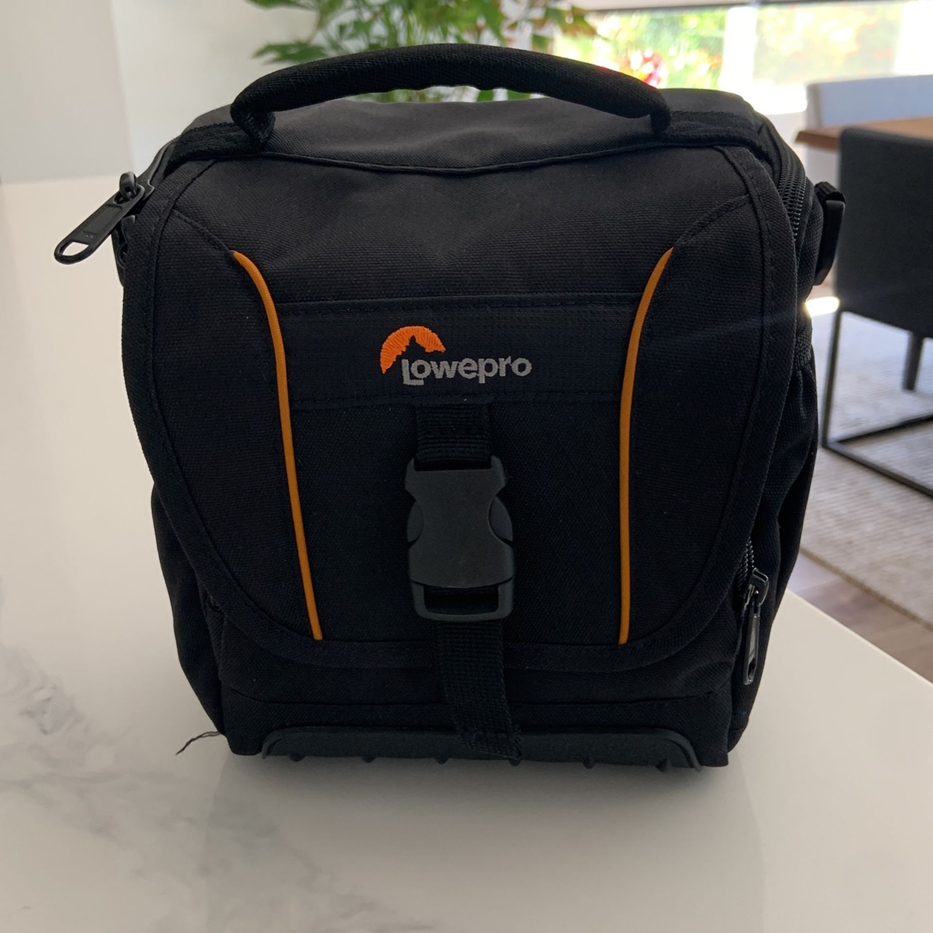 Lowepro Camera Bag - SH 140 II