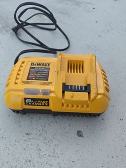 DEWALT charger 8amp fast charging