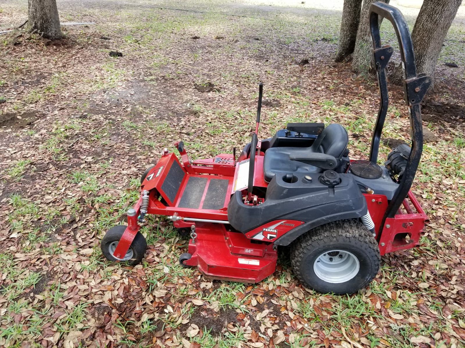 Ferris IS1500 44inch deck Zero turn riding lawn mower for