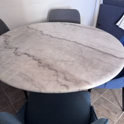 Dinning Table With Chairs