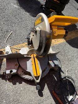 DEWALT MITER SAW 12inches