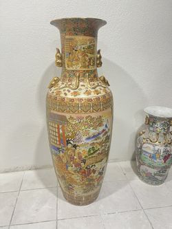 Vintage 1960s Chinese Hand Decorated Royal Satsuma Ceramic Vase