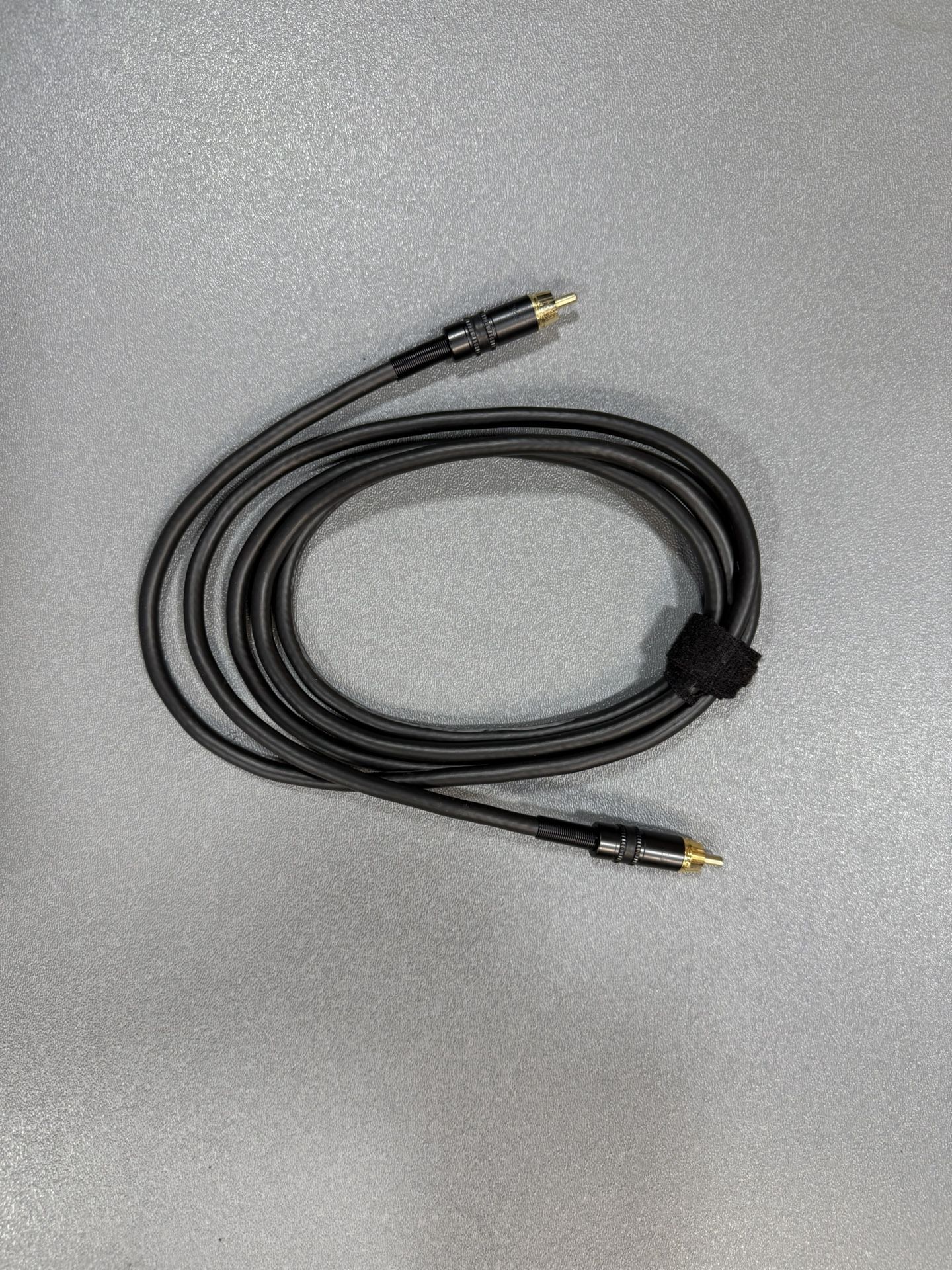 Top Cable: RCA to RCA Audio Cable