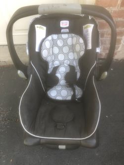Britax b - safe infant car seat ( Base attachment included)