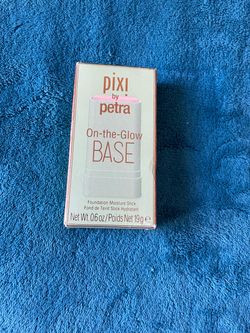 on the glow foundation stick moisture stick just slide it on your skin and you will have the best foundation stick you can ever use. It doesn’t make y
