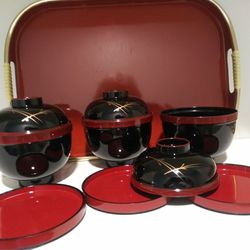 3 Laquer bowls with lid, coasters and tray,