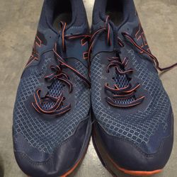The Asics Gel-Sonoma 4 trail running shoes in a blue and orange colorway Size 13 are a stylish and comfortable option for athletic activities. These l