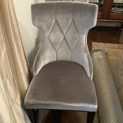 4 Dining Room Chairs 