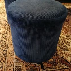 2 Ottomans With Storage/ Otomana Con Estoraje 