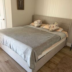 King Size Bed with Comfortable Mattress - Great Conditi