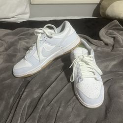 Woman’s Nike Dunks size 9