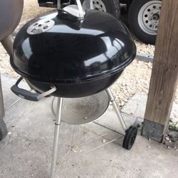 22” Webber Grill Like New.