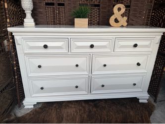 White Wood Dresser with 7 Drawers