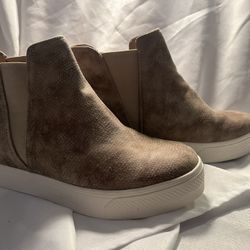 Very G Wedge Ankle Boots, Size 8, New 