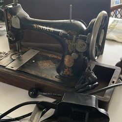Singer 127 Sewing Machine 