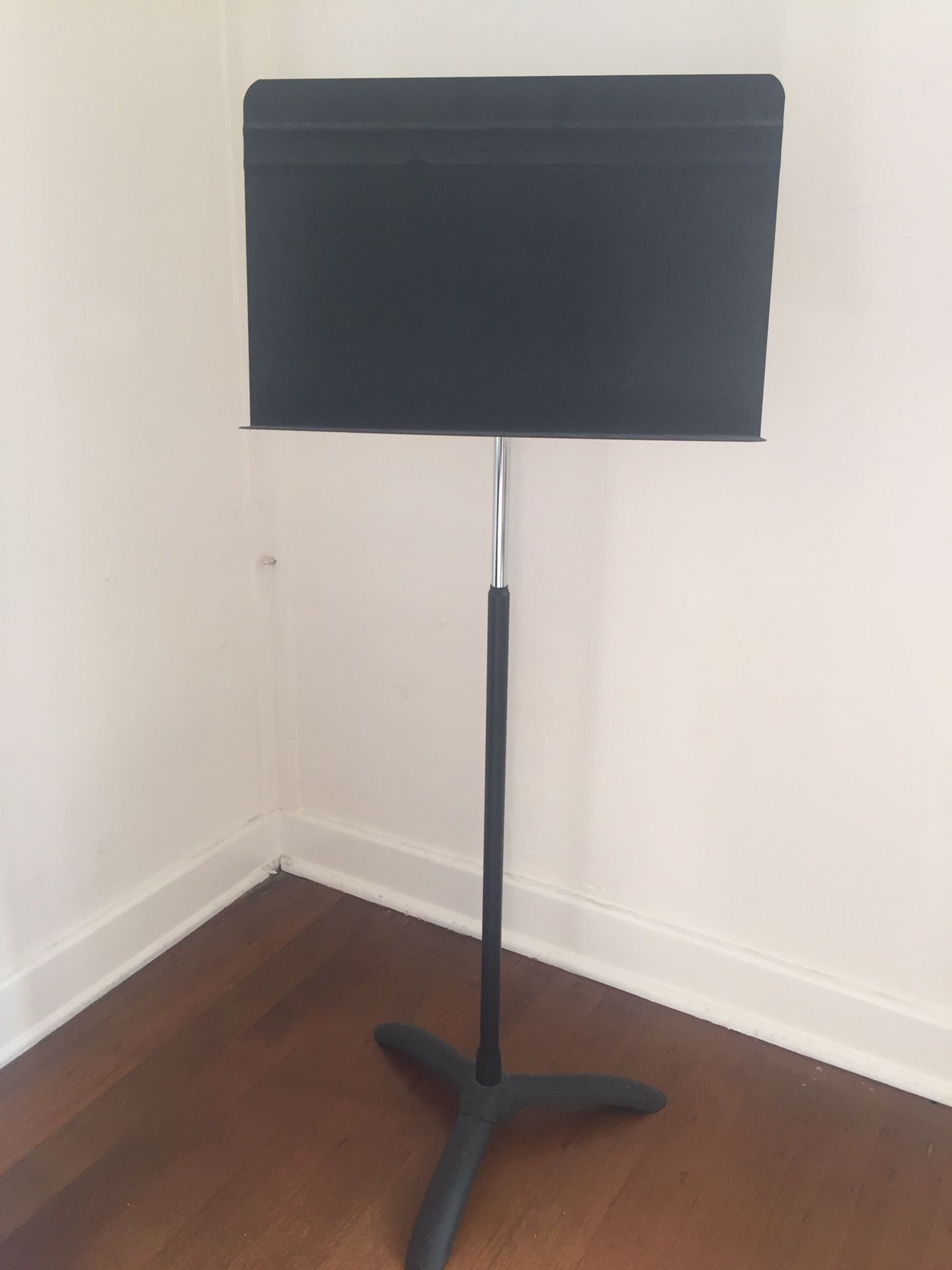 Music stand-like new