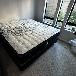 King Size Mattress Pillow Top 12"        New Mattress.    All Sizes Available.      We offer same day delivery