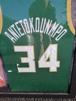 Giannis Antetokounmpo Signed Framed Jersey #34