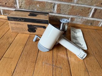 The Pampered Chef Deluxe Cheese Grater Grate 1275 w/ 2 Blades