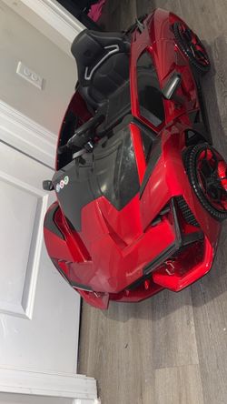 Red Lamborghini-Style Ride-On Car – Like New!