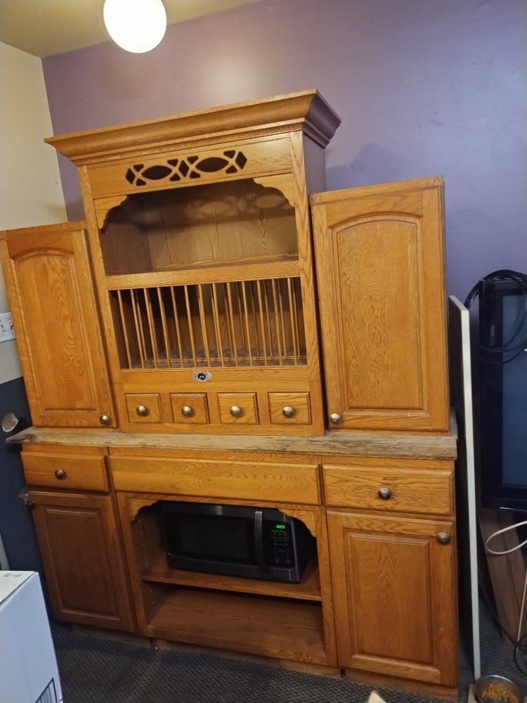 $40 4pc Hutch NEED GONE BY 7/7/25! Microwave not included! Pickup in McHenry.