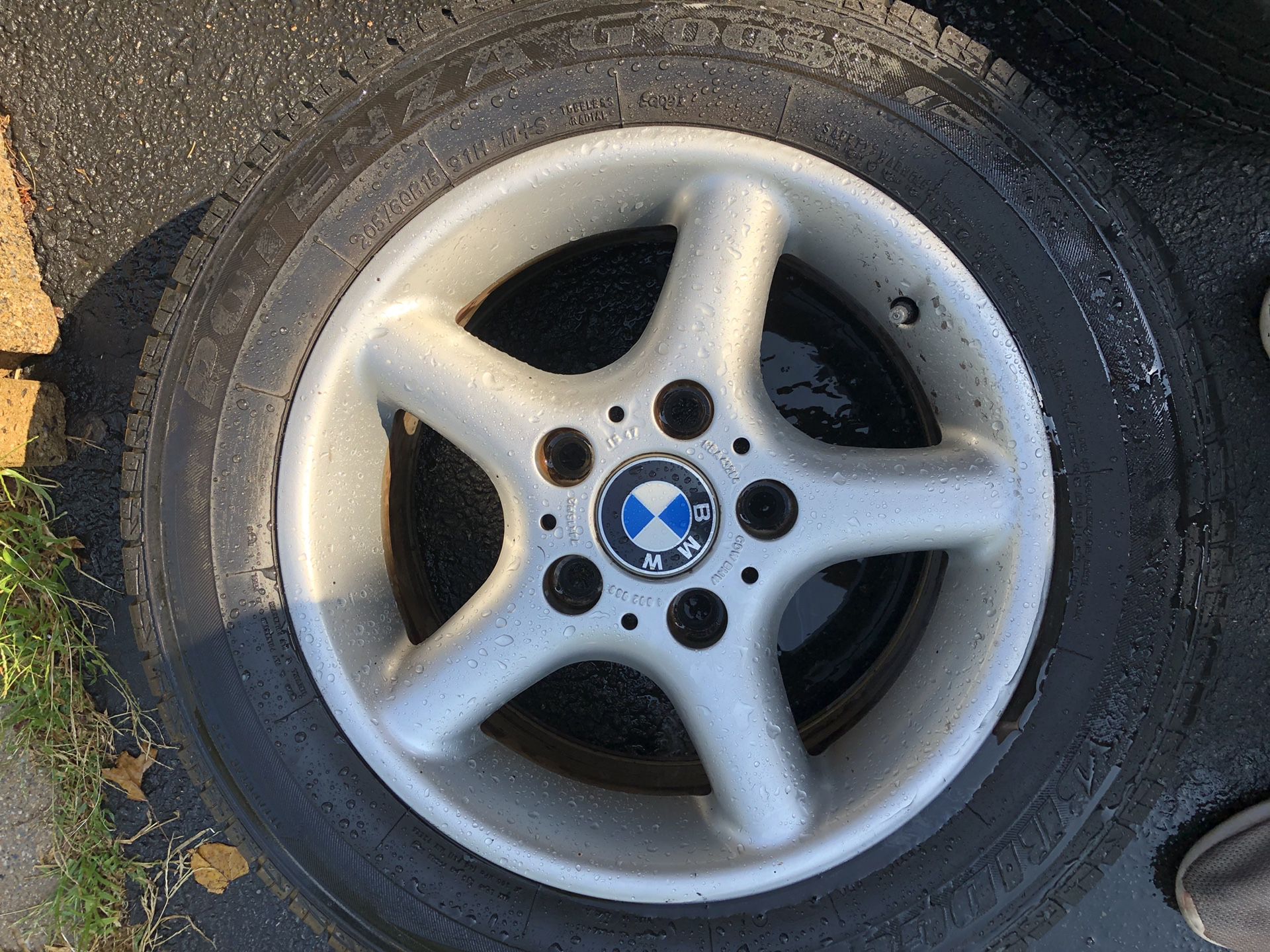 Bmw all 4wheels 4 Rims 15 inches for only $200