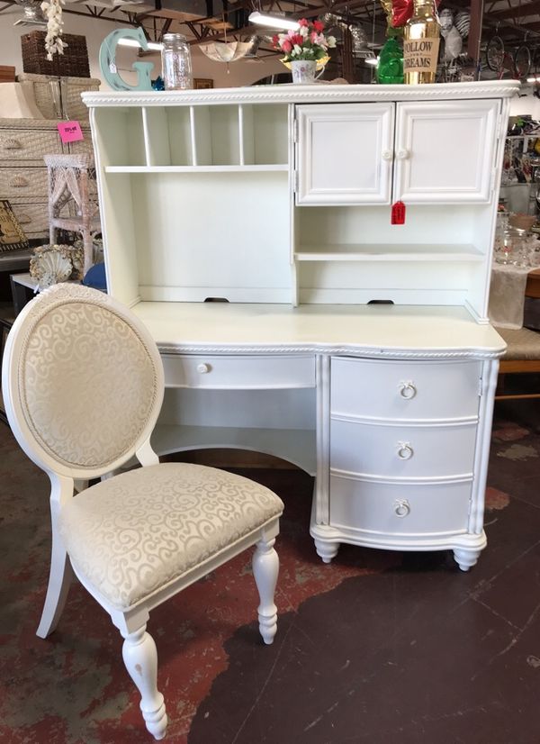 American Signature White Desk With Hutch Chair For In Lake American Signature White Desk With Hutch Chair For In Lake Mary Fl Offerup